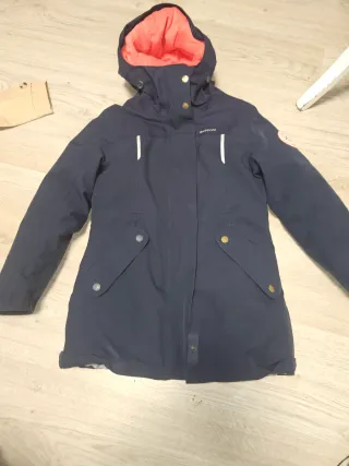 Abrigo invierno Quechua TALLA 7 8 AÑOS