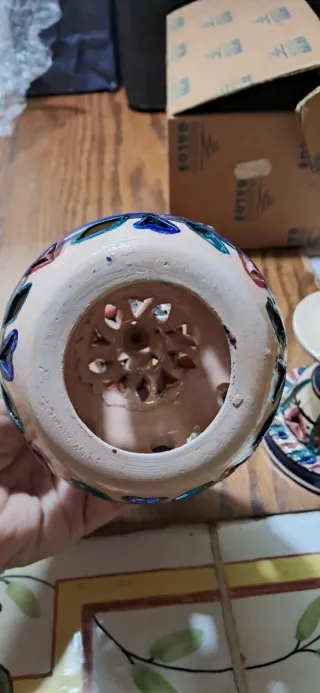 Candelabro de cerámica decorado