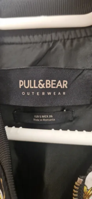 Bomber Pull&Bear Negra y Dorada