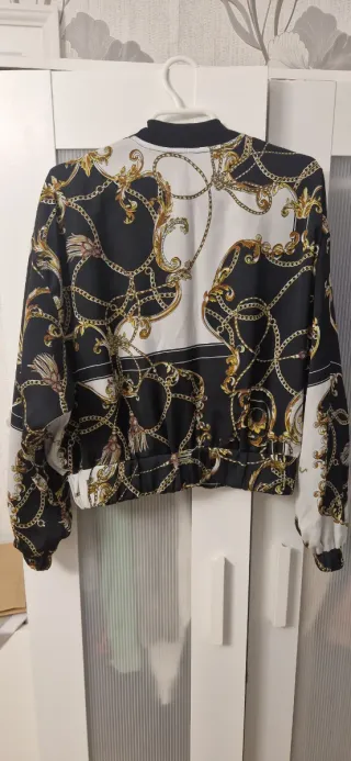 Bomber Pull&Bear Negra y Dorada