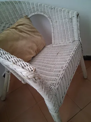 Sillón de mimbre blanco
