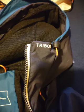 Chubasquero verde azulado con cremallera