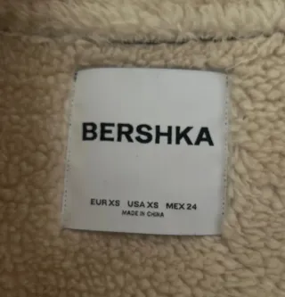 Cazadora Borrego Bershka Talla XS Negra