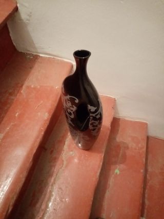 Jarrón de diseño negro y gris