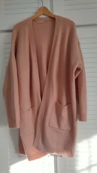 Chaqueta larga de punto rosa