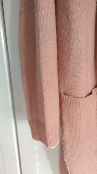 Chaqueta larga de punto rosa