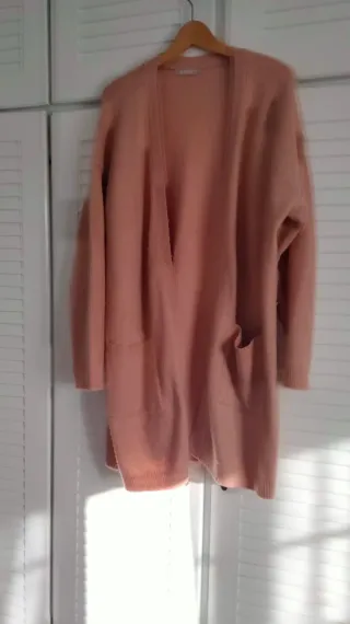 Chaqueta larga de punto rosa