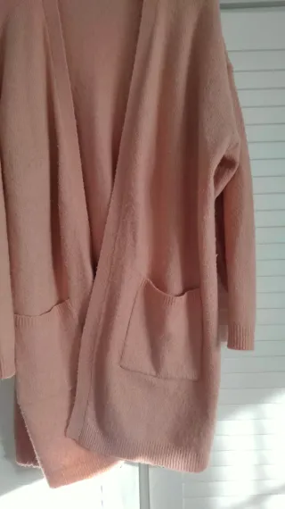 Chaqueta larga de punto rosa