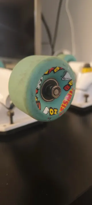 2 Ejes Miller Surf Skate 8'5 + 4 Ruedas Seismic