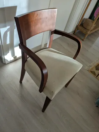 Butaca madera maciza tapizada beige