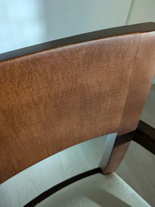 Butaca madera maciza tapizada beige