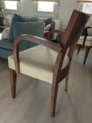 Butaca madera maciza tapizada beige