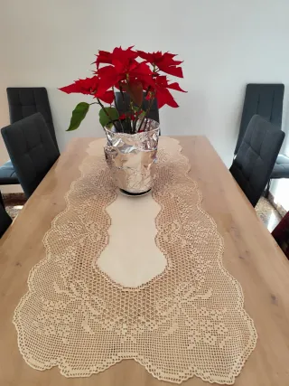 Camino de mesa beige hecho a mano combinado tela