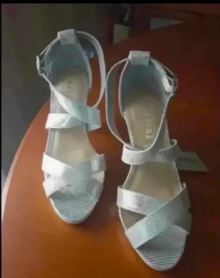 Sandalias de tacón plateadas