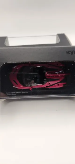 Miniatura Lamborghini Veneno Roadster Rosa