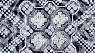 Tovaglia quadrata anni '60 in pizzo filet