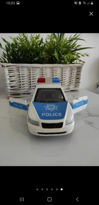 Coche de policía de juguete