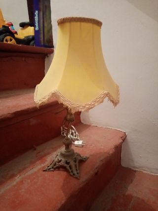 Lámpara de mesa antigua