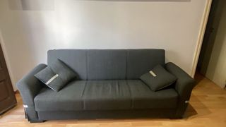 Sofá cama gris de tela