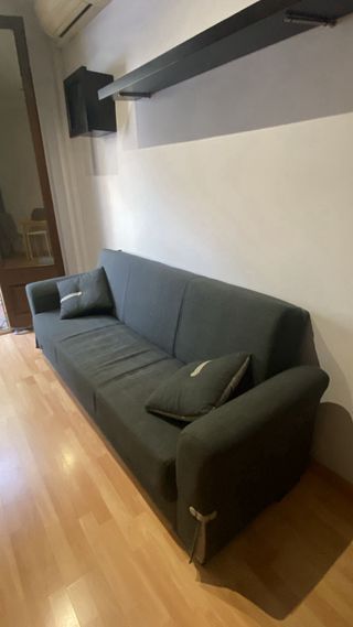 Sofá cama gris de tela