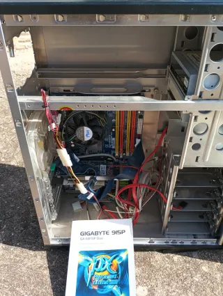 Caja Torre PC Servidor Antigua.