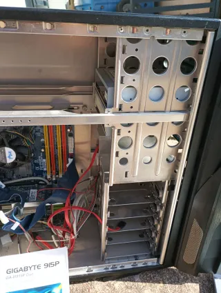 Caja Torre PC Servidor Antigua.