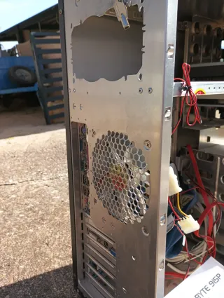 Caja Torre PC Servidor Antigua.