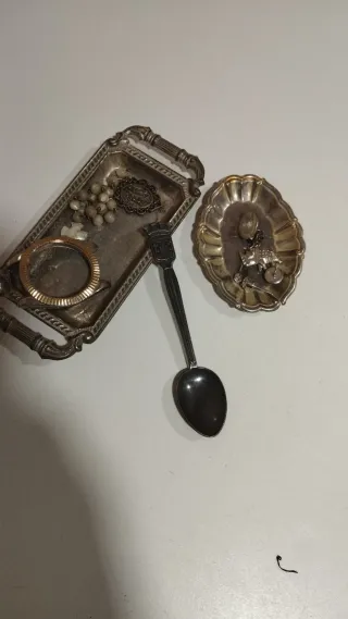 Cuchara con escudo y corona