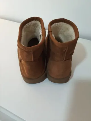 Botitas de ante con forro interior, talla 33-34
