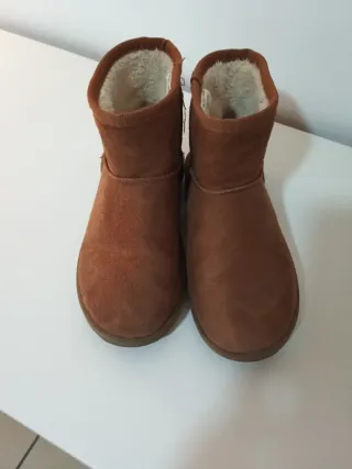 Botitas de ante con forro interior, talla 33-34