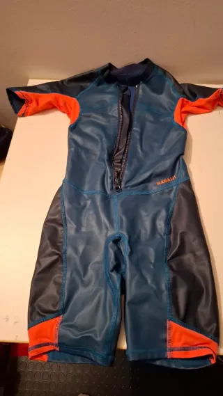 Traje neopreno natación corto. Decathlon