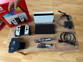 Nintendo Switch OLED Blanca y Negra