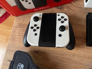 Nintendo Switch OLED Blanca y Negra