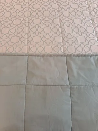 Conjunto cubrecama reversible y cojines