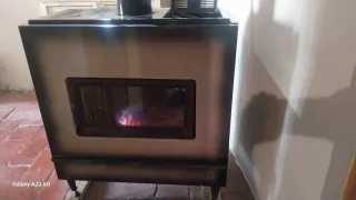 Estufa de gasoil negra