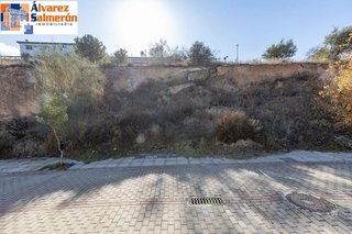 Terreno en venta en Zubia (La)