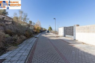 Terreno en venta en Zubia (La)