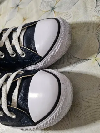 Zapatillas Converse Azul Marino en piel.