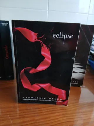 Crepúsculo (Saga Crepúsculo 1) (Spanish Edition)