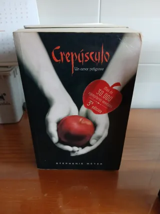 Crepúsculo (Saga Crepúsculo 1) (Spanish Edition)