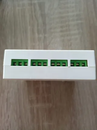 Módulo Relé WiFi 4 Canales Tuya Disponible 3 más.