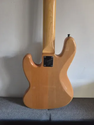 Bajo Squier Jazz Bass 5 cuerdas