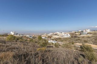 Terreno en venta en Zubia (La)