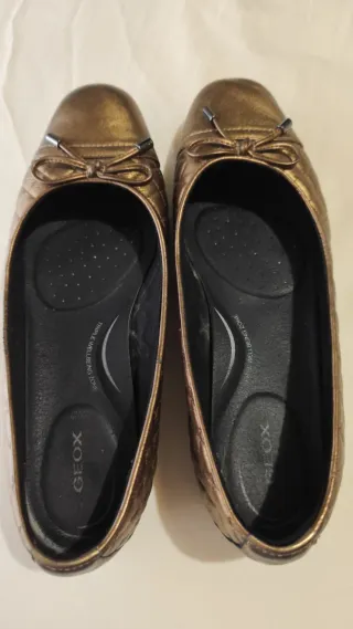 Manoletinas Geox doradas acolchadas Zapatos mujer