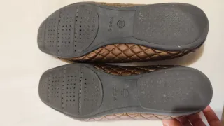 Manoletinas Geox doradas acolchadas Zapatos mujer