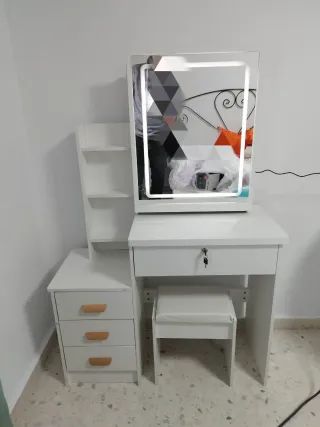 Tocador blanco con espejo LED y taburete