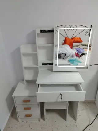 Tocador blanco con espejo LED y taburete