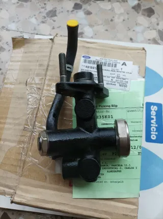 Bomba de embrague Ford 4918912