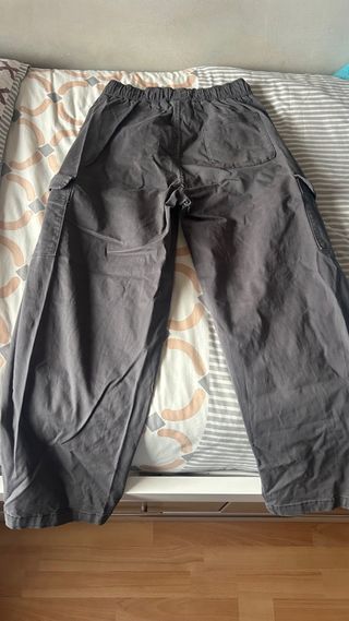 Pantalón cargo gris