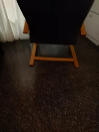 Sillón tapizado tela y madera